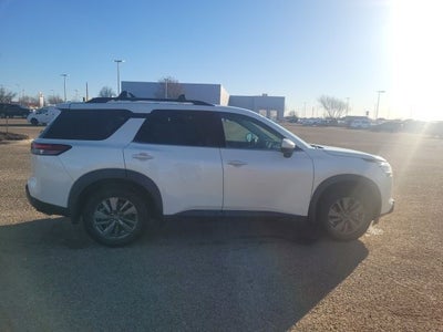 2022 Nissan Pathfinder SV
